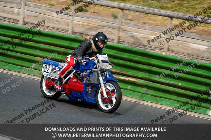 Vintage motorcycle club;eventdigitalimages;mallory park;mallory park trackday photographs;no limits trackdays;peter wileman photography;trackday digital images;trackday photos;vmcc festival 1000 bikes photographs